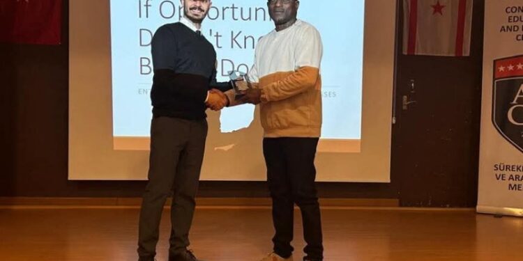 GİAD Başkanı Tekinay, Altınbaş Kıbrıs Üniversitesi Öğrencileriyle Bir Araya Geldi