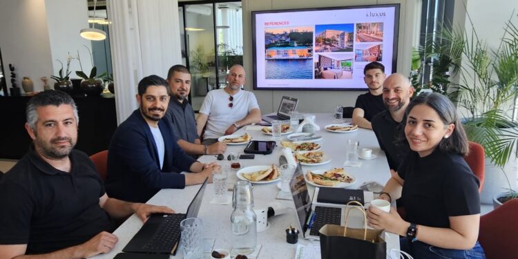 Watt Works Engineering ile iluxus design Arasında Distribütörlük Anlaşması İmzalandı